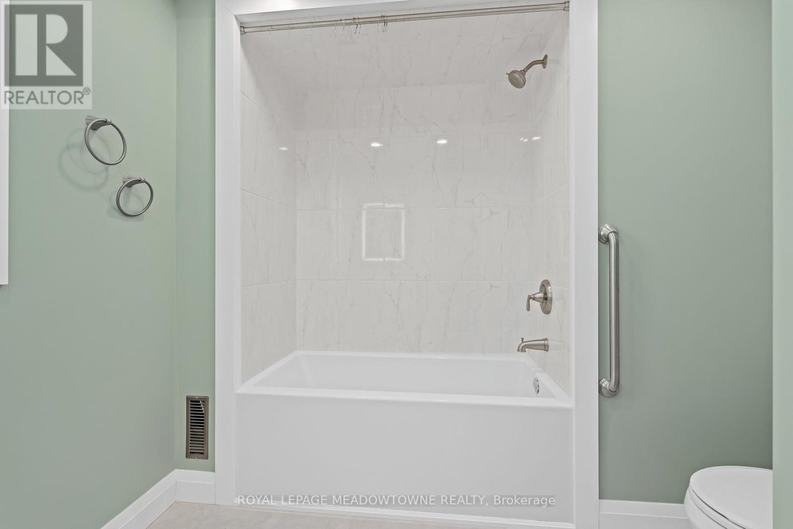 3 Bard Lane, Halton Hills, Ontario  L7G 2M6 - Photo 15 - W12979178