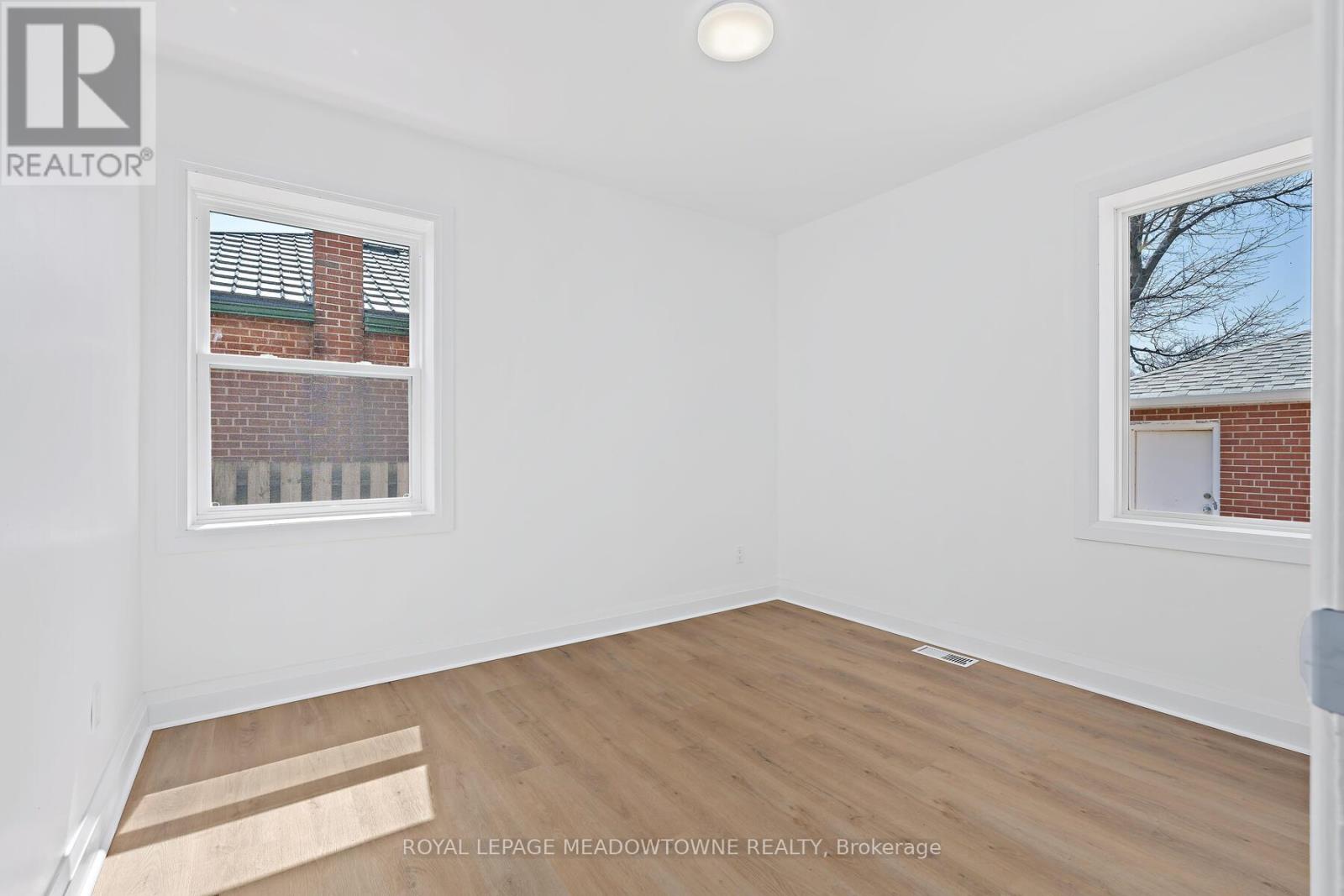 3 Bard Lane, Halton Hills, Ontario  L7G 2M6 - Photo 17 - W12979178