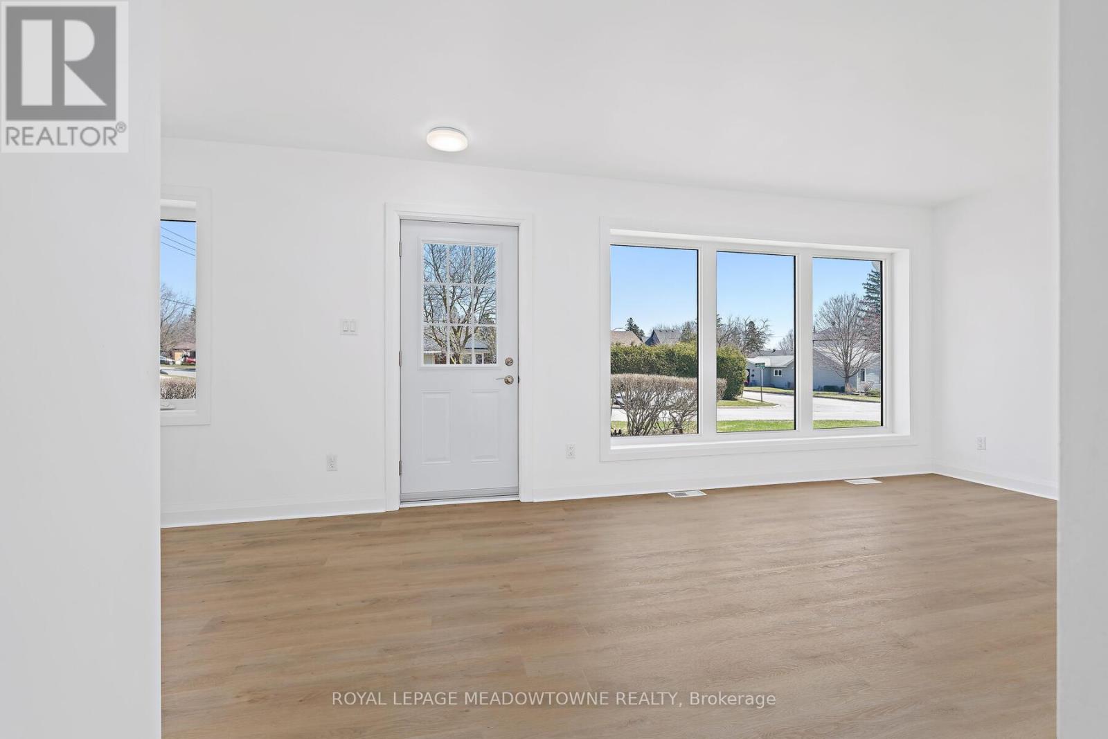 3 Bard Lane, Halton Hills, Ontario  L7G 2M6 - Photo 5 - W12979178