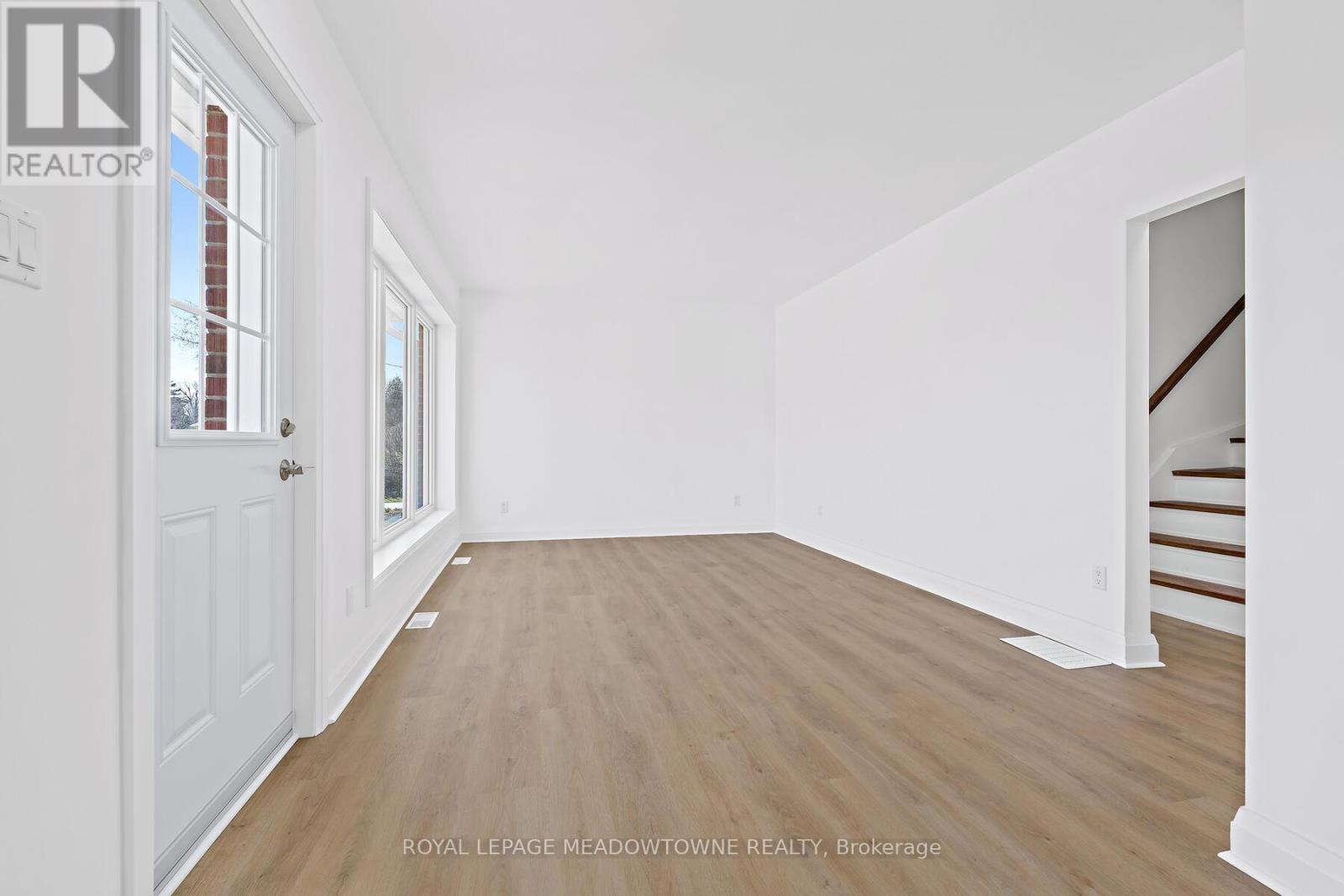 3 Bard Lane, Halton Hills, Ontario  L7G 2M6 - Photo 6 - W12979178