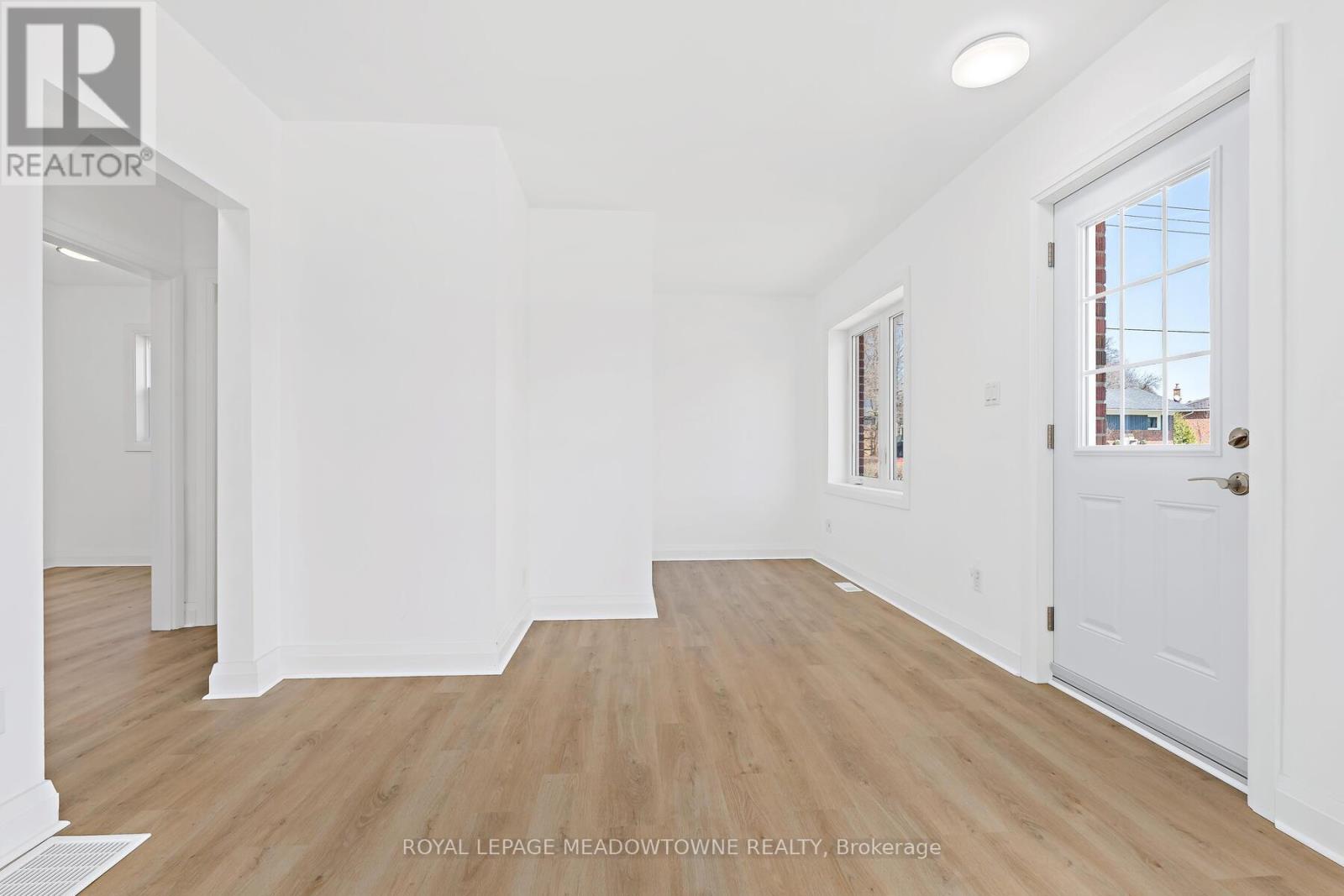 3 Bard Lane, Halton Hills, Ontario  L7G 2M6 - Photo 8 - W12979178