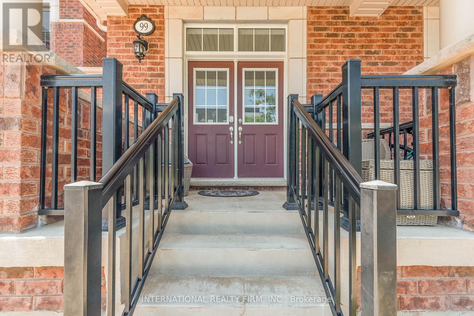 99 HUGUENOT ROAD, Oakville, Ontario