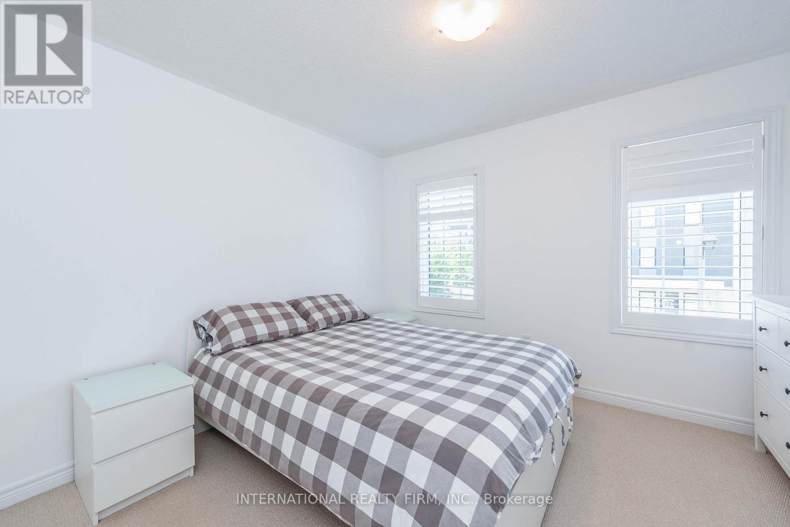 99 Huguenot Road, Oakville, Ontario  L6H 0M3 - Photo 19 - W12979190