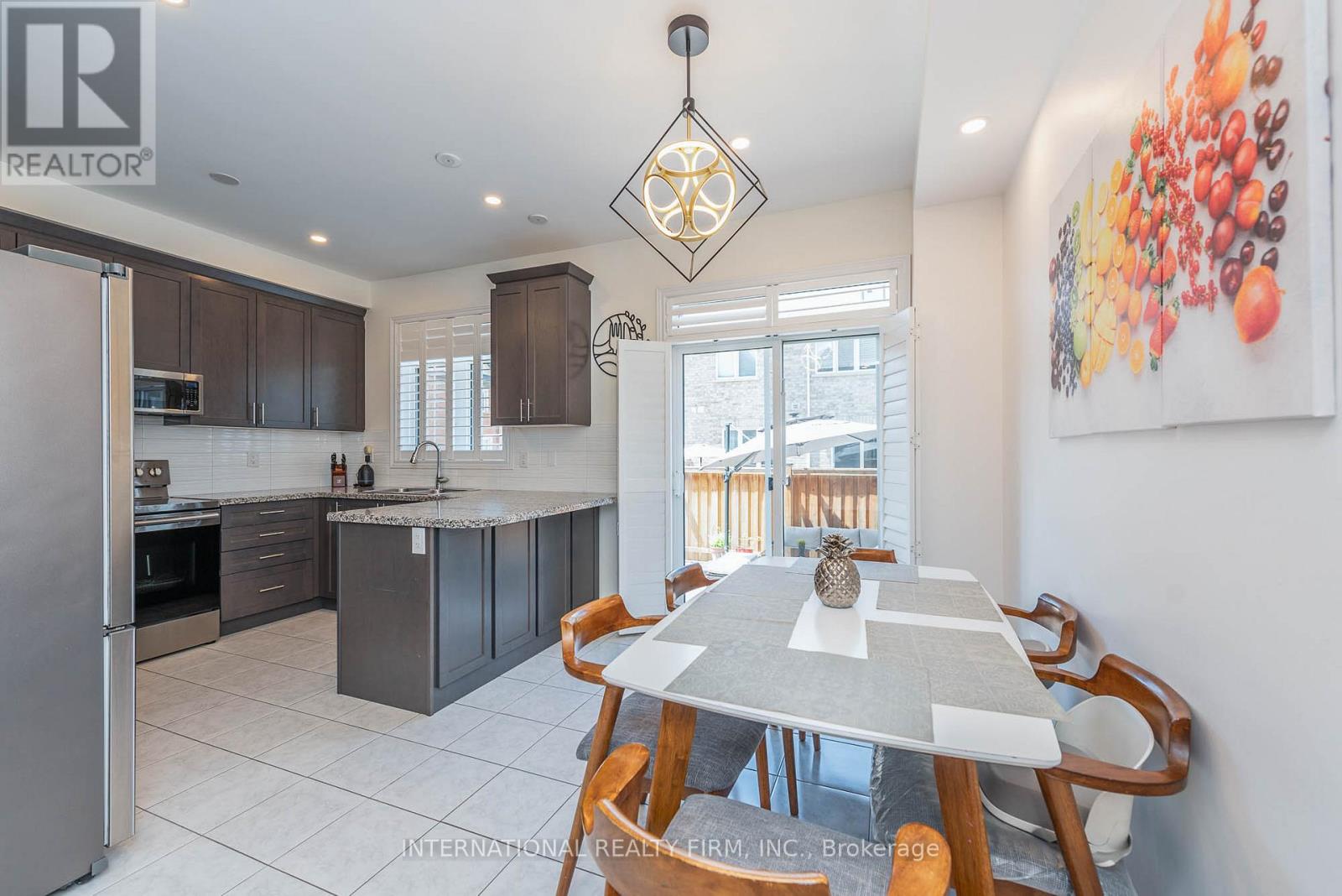 99 Huguenot Road, Oakville, Ontario  L6H 0M3 - Photo 9 - W12979190