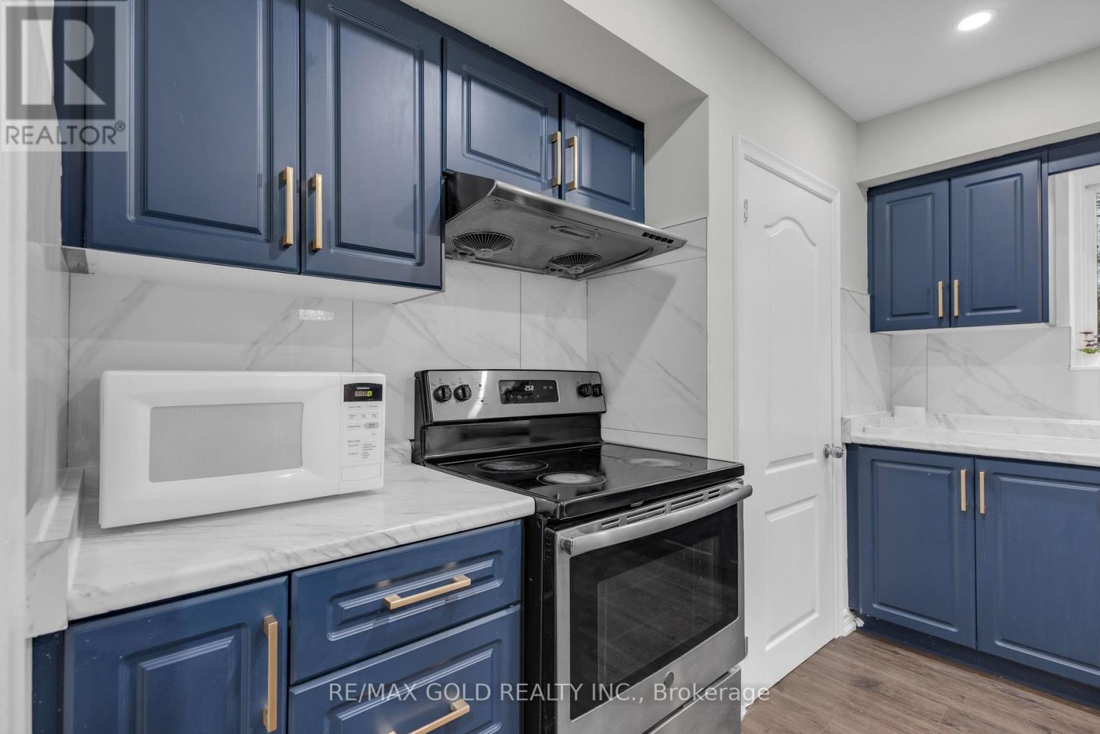 462 Samford Place, Oakville, Ontario  L6L 4E8 - Photo 11 - W12979204