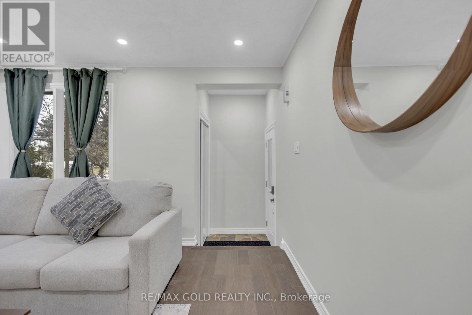 462 Samford Place, Oakville, Ontario  L6L 4E8 - Photo 3 - W12979204