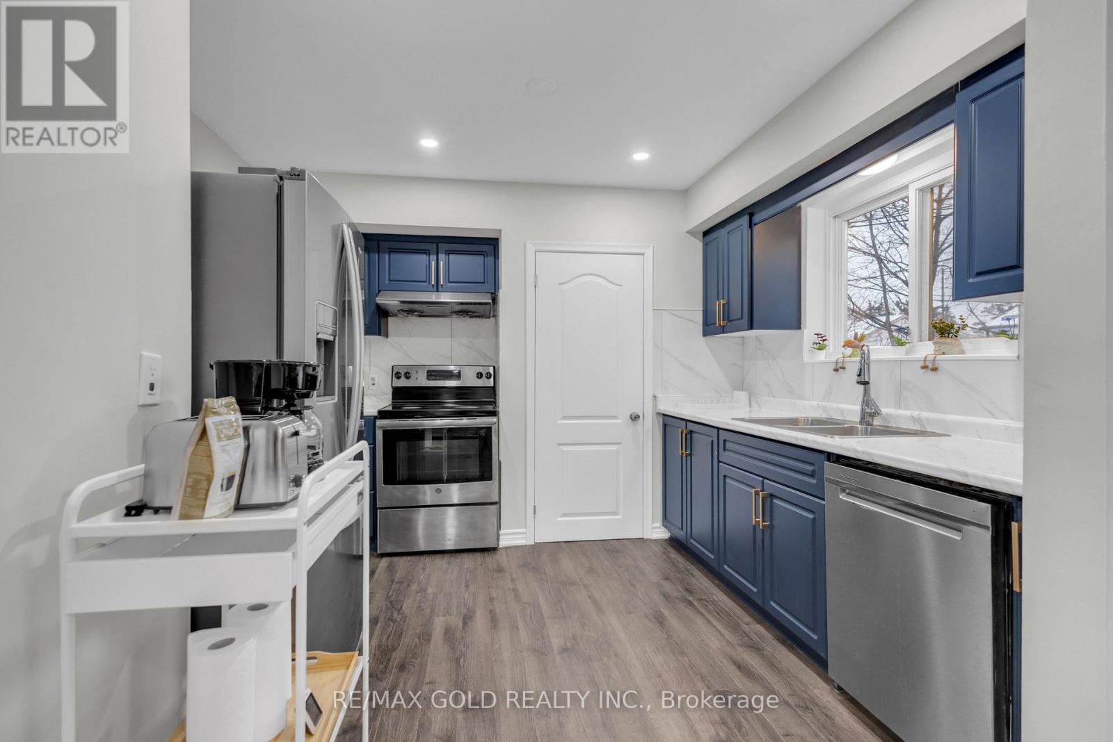 462 Samford Place, Oakville, Ontario  L6L 4E8 - Photo 8 - W12979204