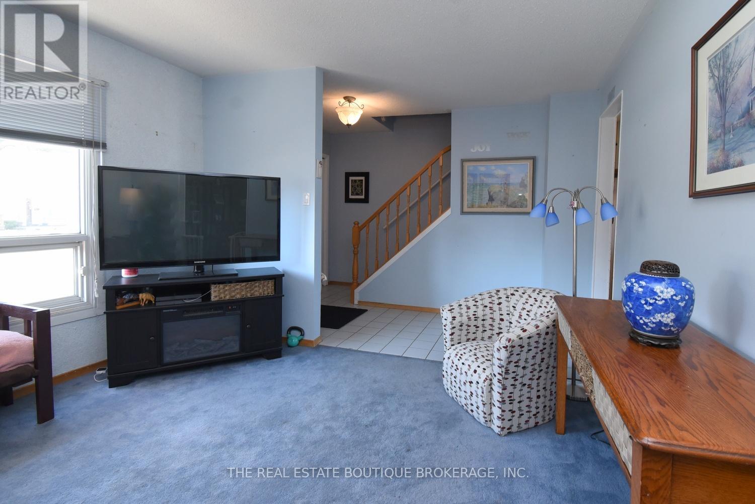 1345 Colonsay Drive, Burlington, Ontario  L7P 2T6 - Photo 10 - W12979206