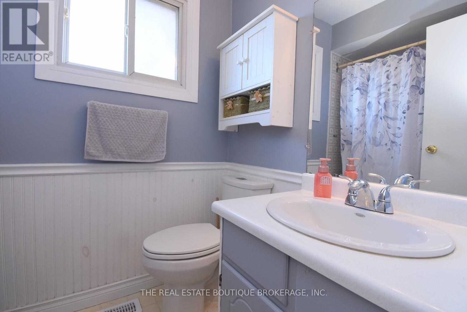 1345 Colonsay Drive, Burlington, Ontario  L7P 2T6 - Photo 22 - W12979206