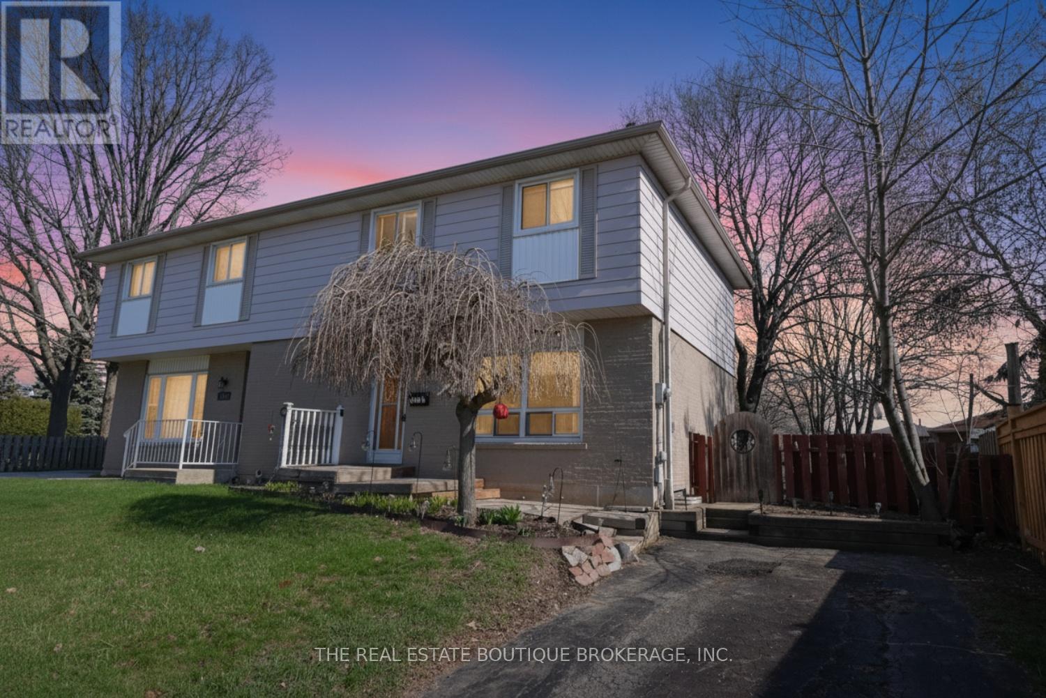 1345 Colonsay Drive, Burlington, Ontario  L7P 2T6 - Photo 4 - W12979206