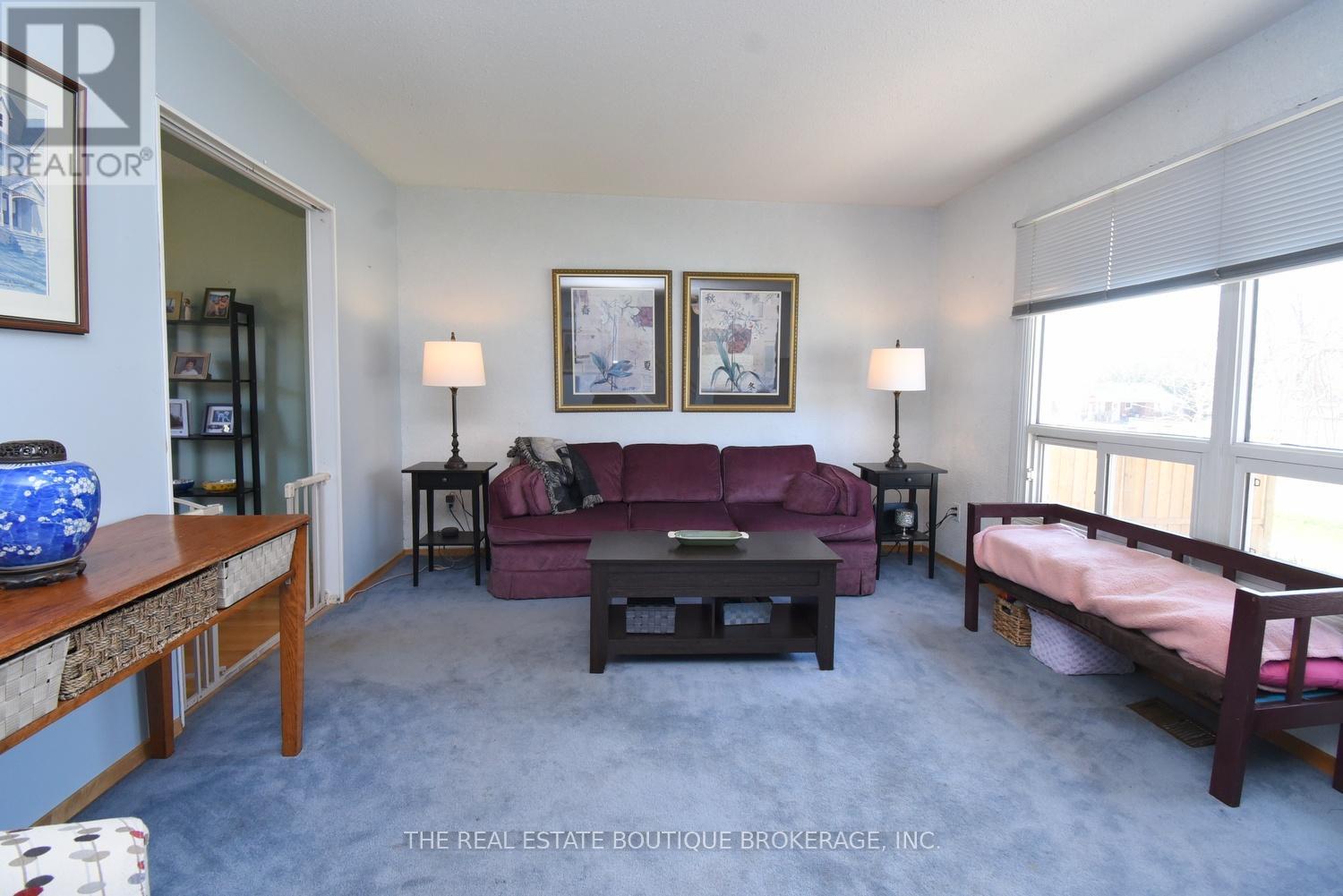 1345 Colonsay Drive, Burlington, Ontario  L7P 2T6 - Photo 8 - W12979206