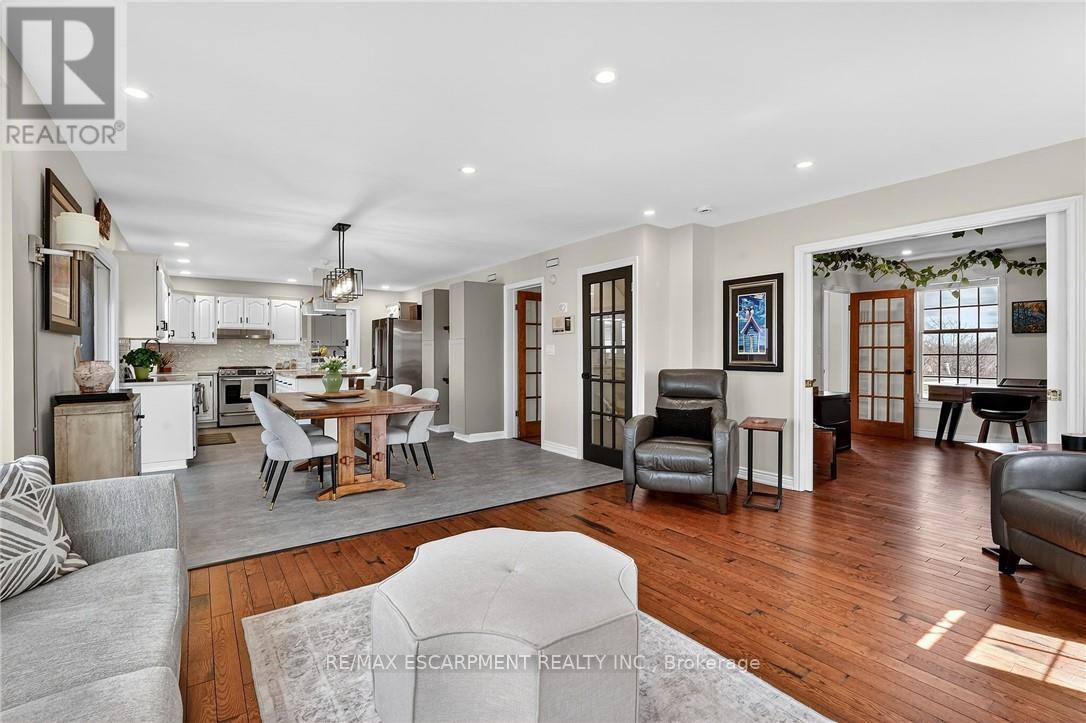 2330 Centre Street, Pelham, Ontario  L0S 1M0 - Photo 11 - X12979082