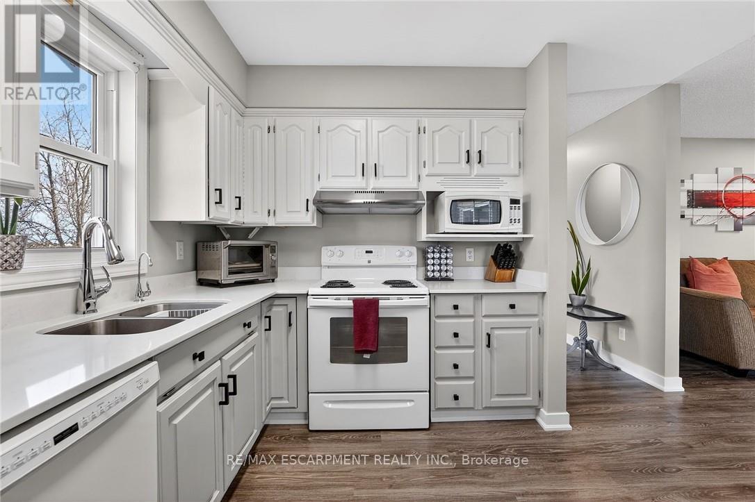 2330 Centre Street, Pelham, Ontario  L0S 1M0 - Photo 33 - X12979082