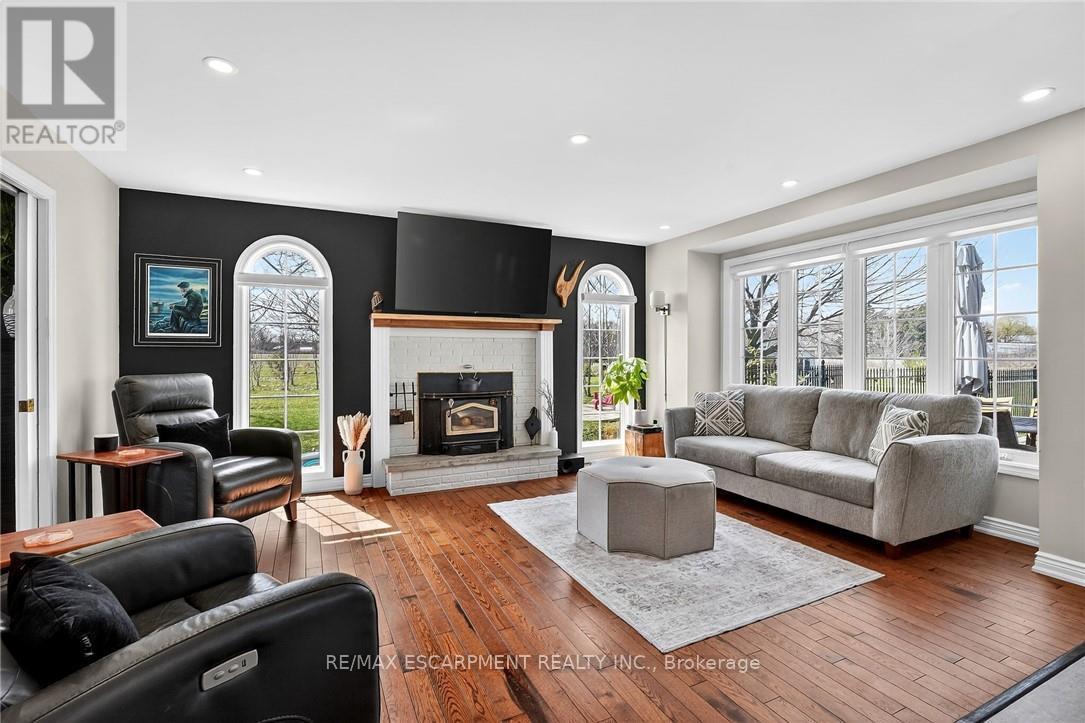 2330 Centre Street, Pelham, Ontario  L0S 1M0 - Photo 8 - X12979082