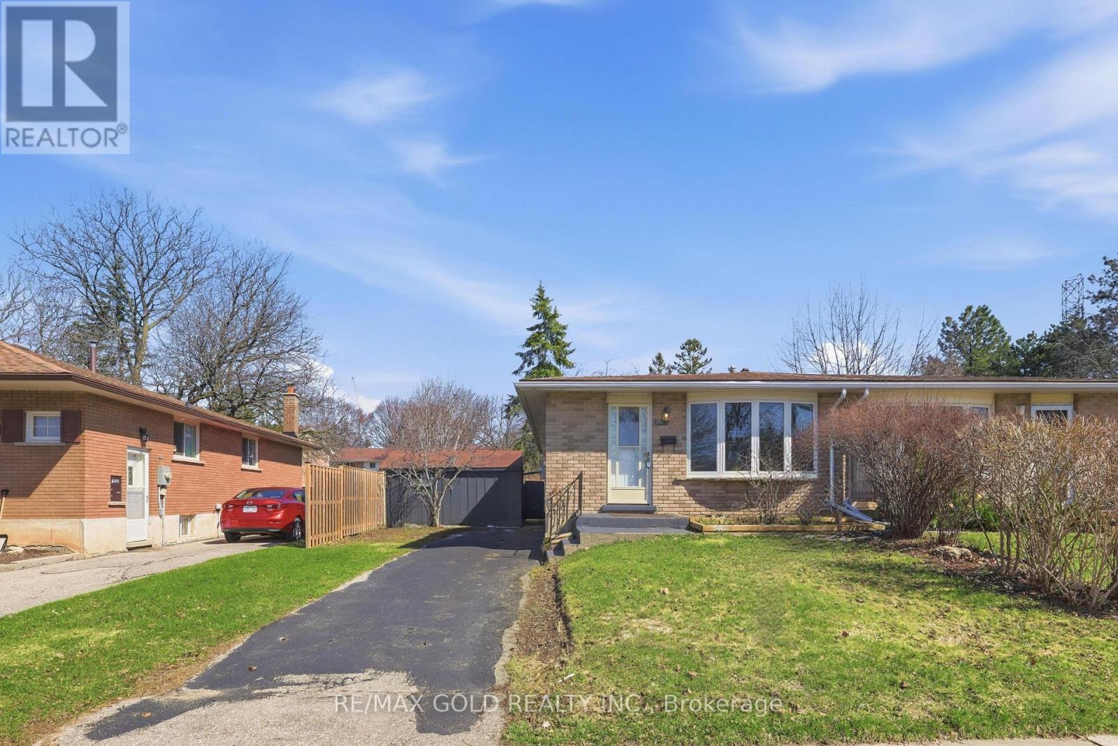 231a Cedarbrae Avenue, Waterloo, Ontario  N2L 4S6 - Photo 2 - X12979102