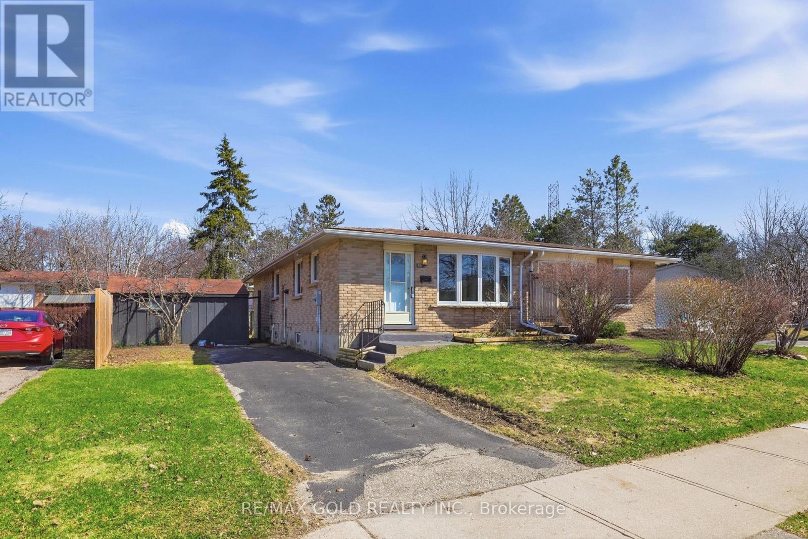 231a Cedarbrae Avenue, Waterloo, Ontario  N2L 4S6 - Photo 3 - X12979102