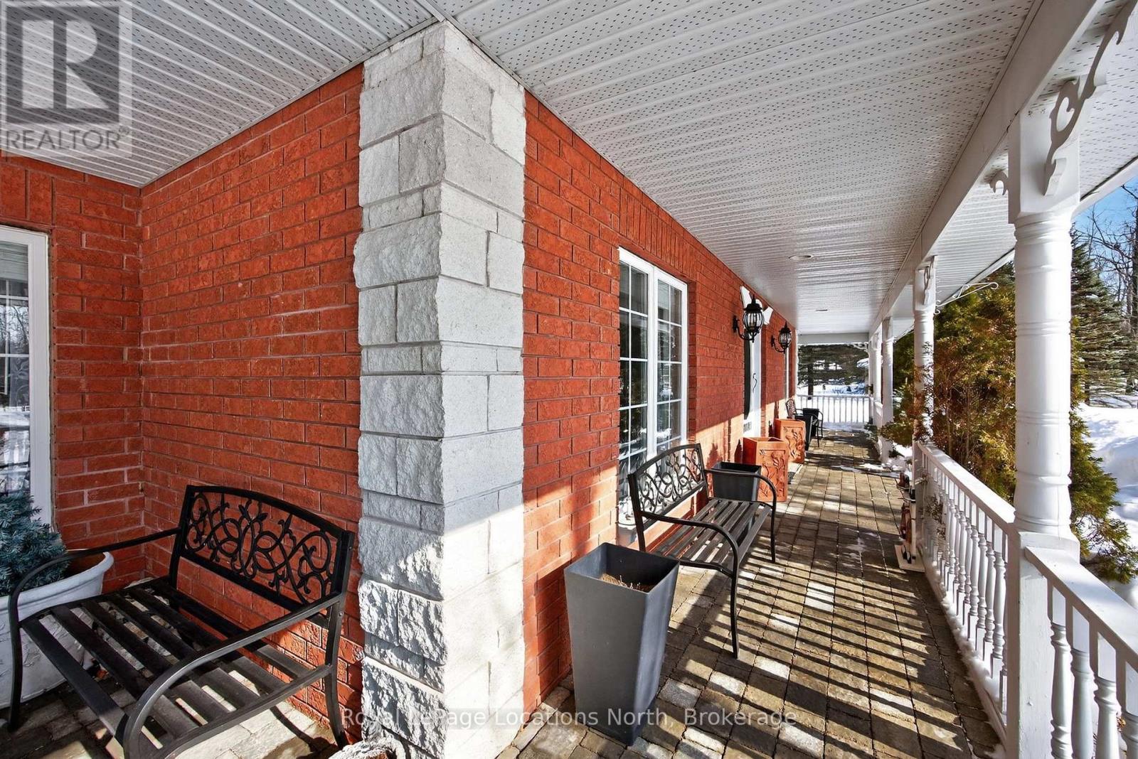 20 Green Mountain Court, Oro-Medonte, Ontario  L0L 2L0 - Photo 8 - S12800414