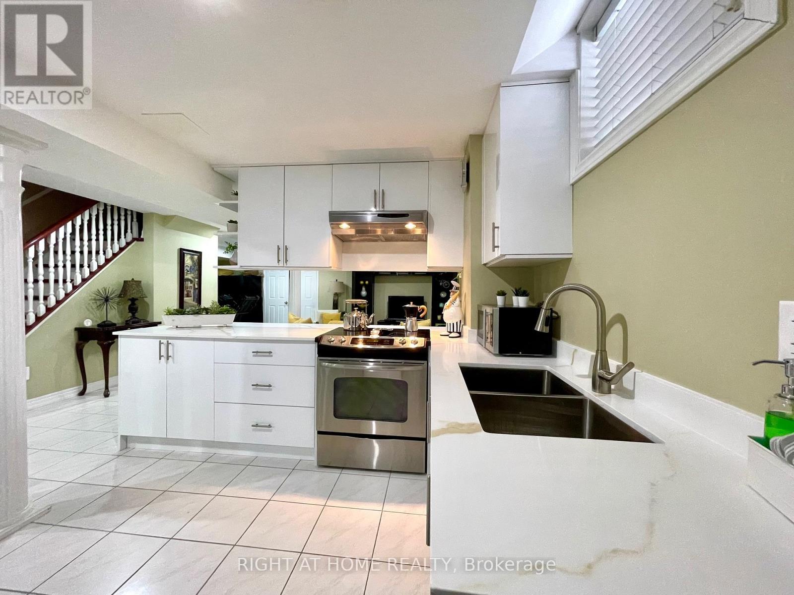 70 Bellona Street, Vaughan, Ontario  L4L 6R4 - Photo 4 - N12529364