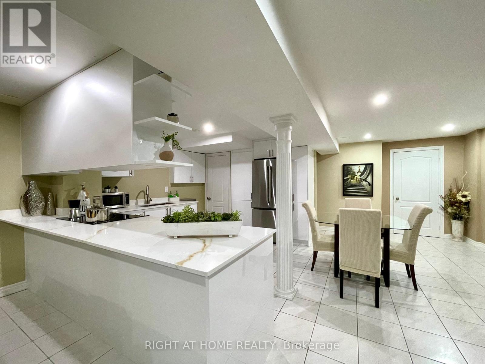 70 Bellona Street, Vaughan, Ontario  L4L 6R4 - Photo 5 - N12529364