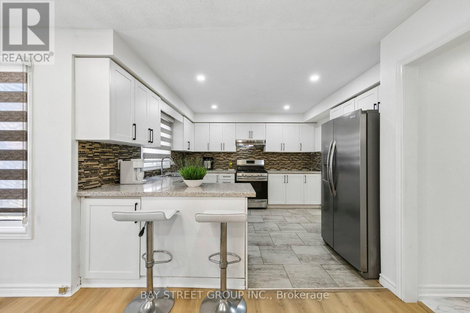 3307 Charlebrook Court, Mississauga, Ontario  L5L 5B5 - Photo 13 - W12978490