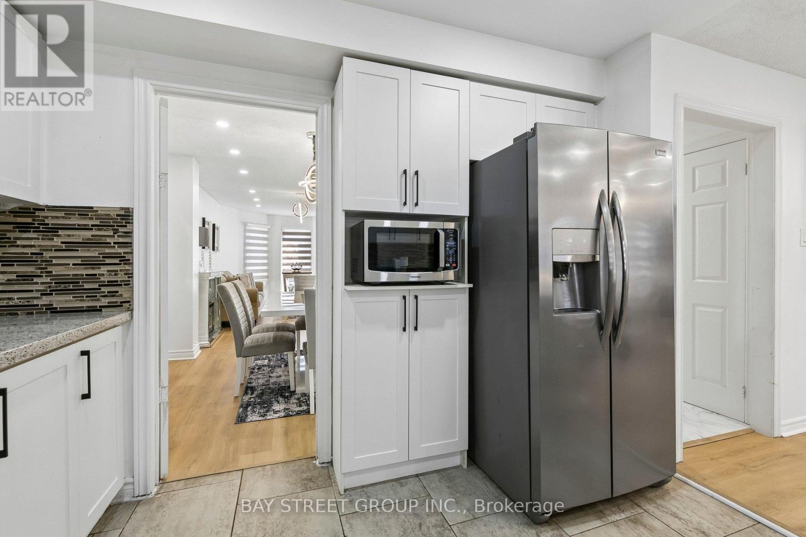 3307 Charlebrook Court, Mississauga, Ontario  L5L 5B5 - Photo 14 - W12978490