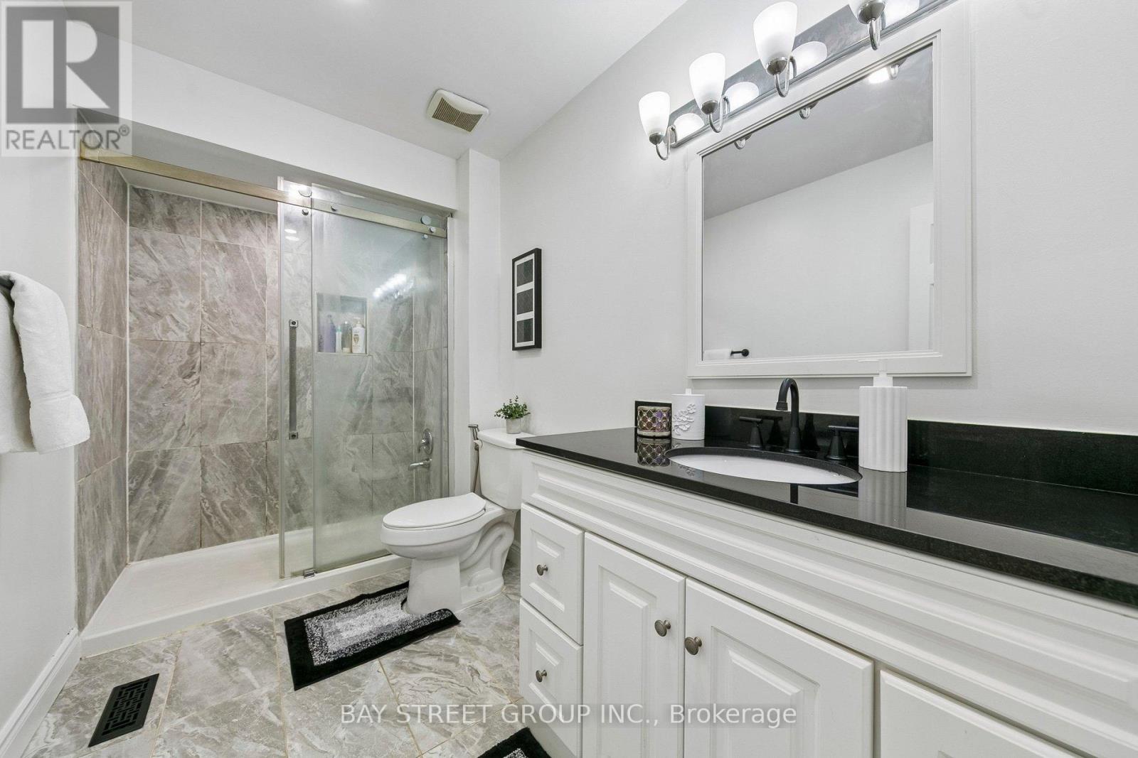 3307 Charlebrook Court, Mississauga, Ontario  L5L 5B5 - Photo 24 - W12978490