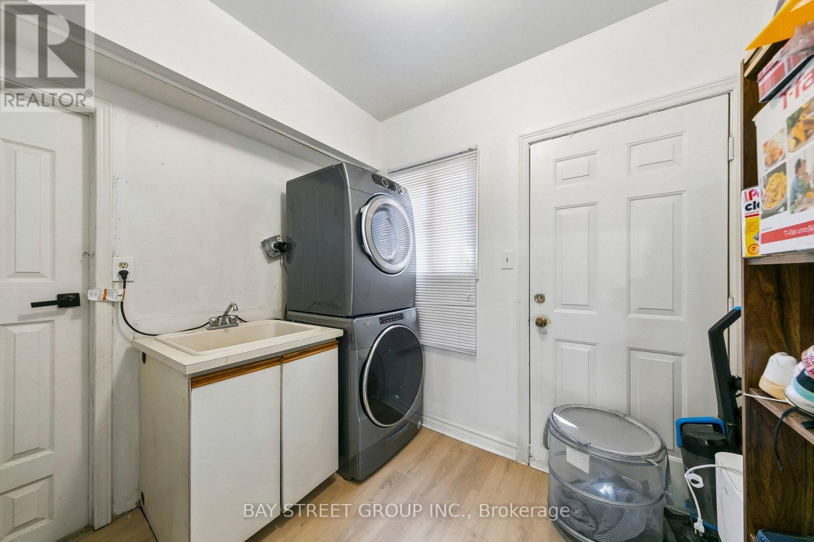 3307 Charlebrook Court, Mississauga, Ontario  L5L 5B5 - Photo 15 - W12978490