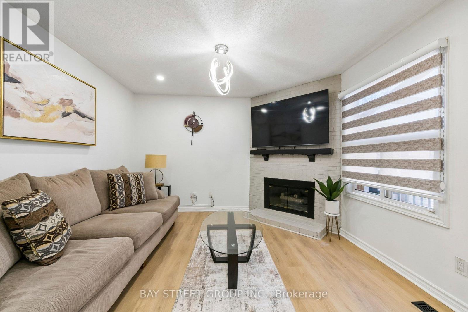 3307 Charlebrook Court, Mississauga, Ontario  L5L 5B5 - Photo 19 - W12978490