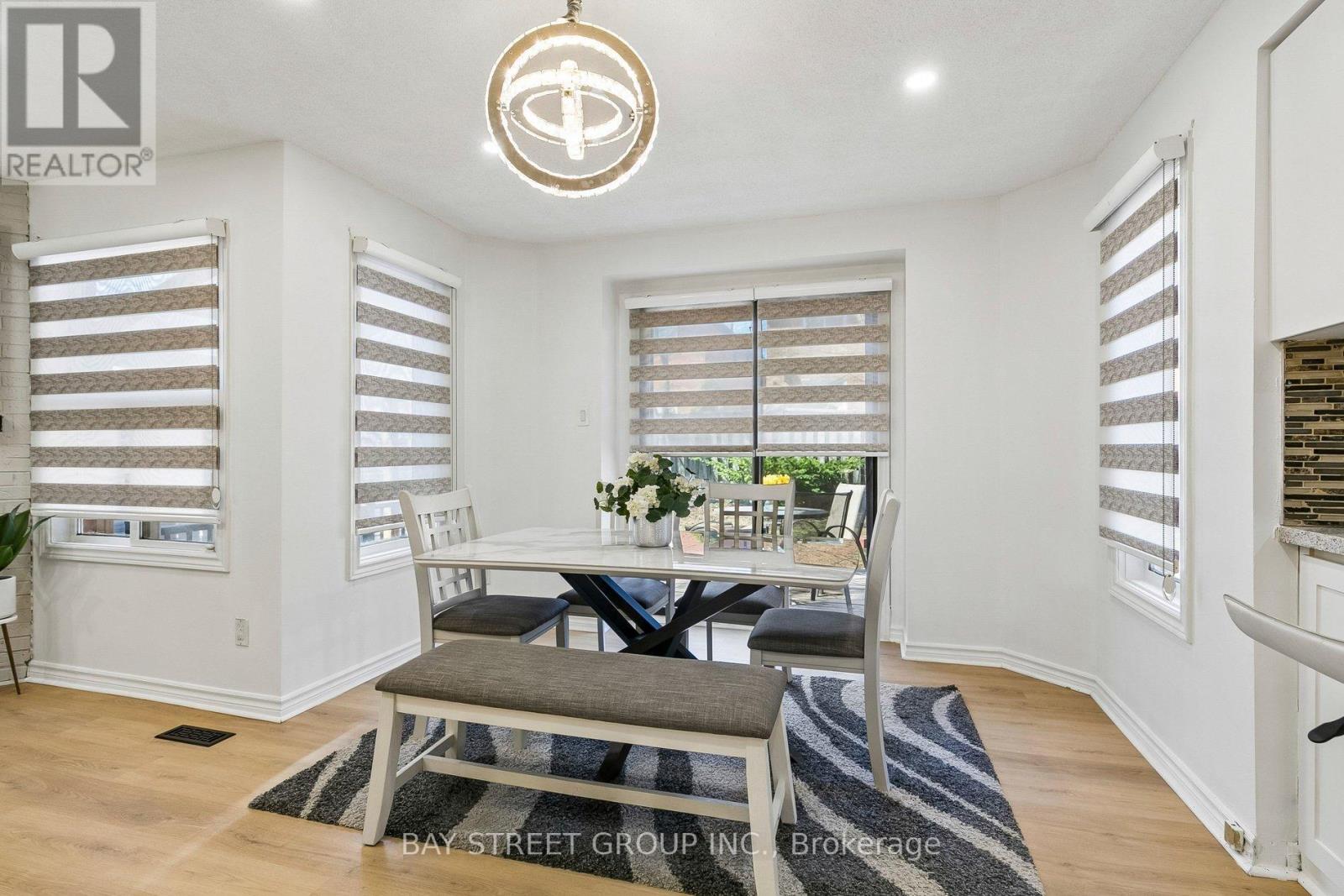 3307 Charlebrook Court, Mississauga, Ontario  L5L 5B5 - Photo 10 - W12978490