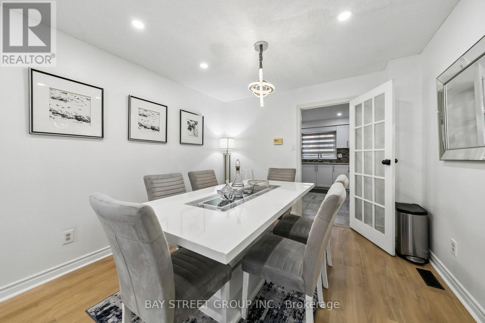 3307 Charlebrook Court, Mississauga, Ontario  L5L 5B5 - Photo 17 - W12978490