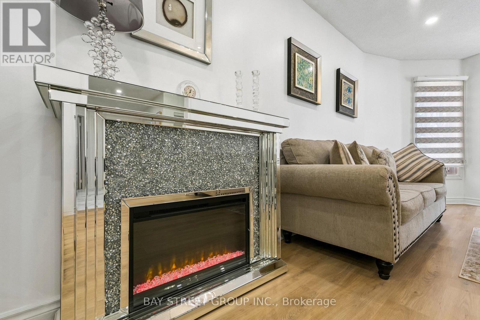 3307 Charlebrook Court, Mississauga, Ontario  L5L 5B5 - Photo 22 - W12978490