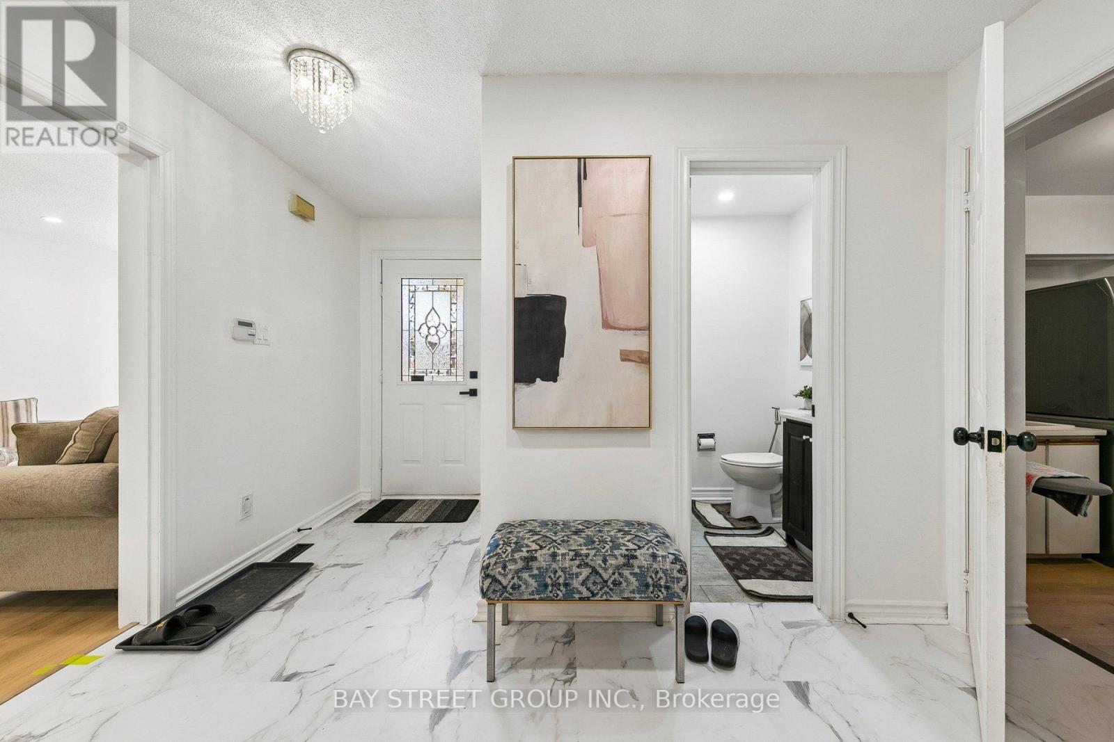 3307 Charlebrook Court, Mississauga, Ontario  L5L 5B5 - Photo 7 - W12978490