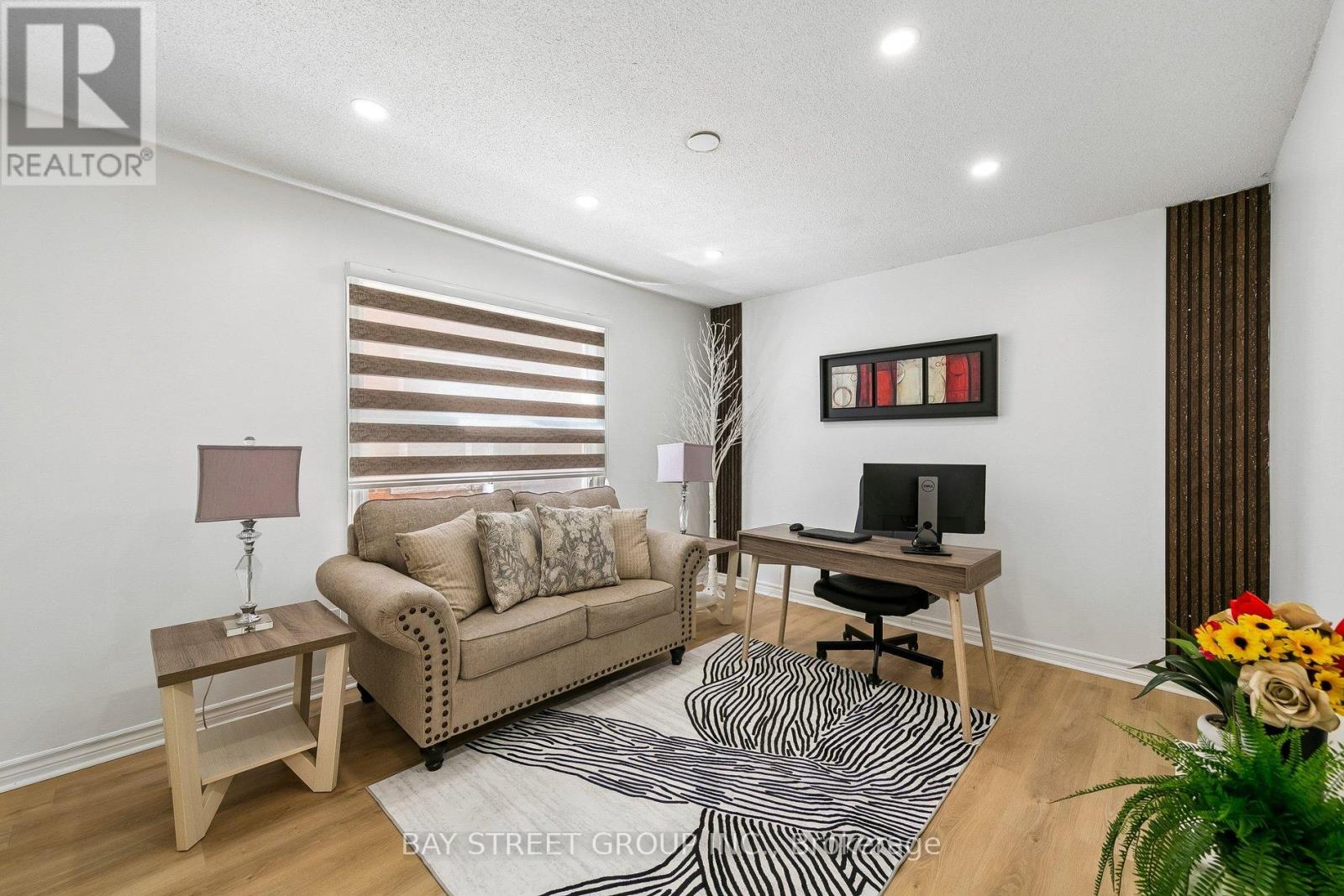 3307 Charlebrook Court, Mississauga, Ontario  L5L 5B5 - Photo 9 - W12978490