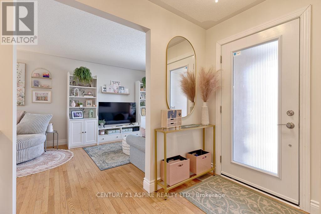 32 Bayshore Drive, Petawawa, Ontario  K8H 3R7 - Photo 2 - X12978944