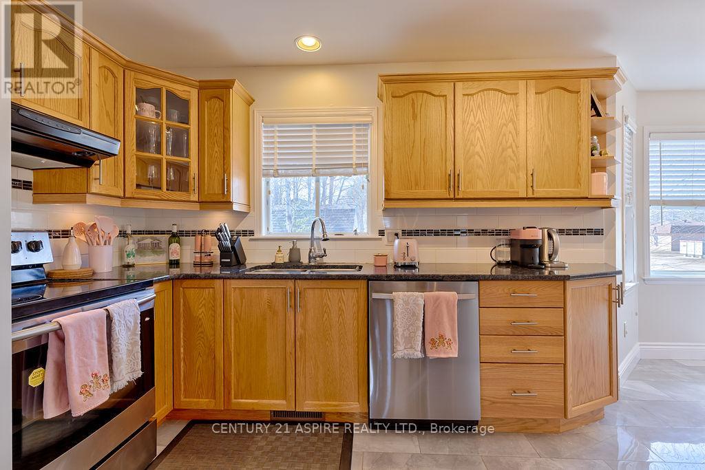 32 Bayshore Drive, Petawawa, Ontario  K8H 3R7 - Photo 13 - X12978944