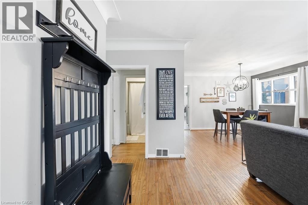 20 East 18th Street, Hamilton, Ontario  L9A 4N7 - Photo 3 - 40807735