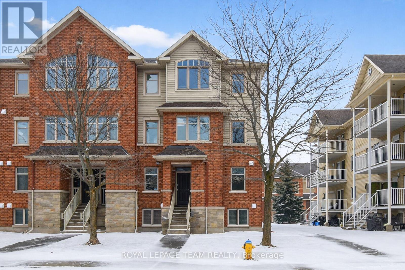 255 DEERCROFT AVENUE, Ottawa, Ontario