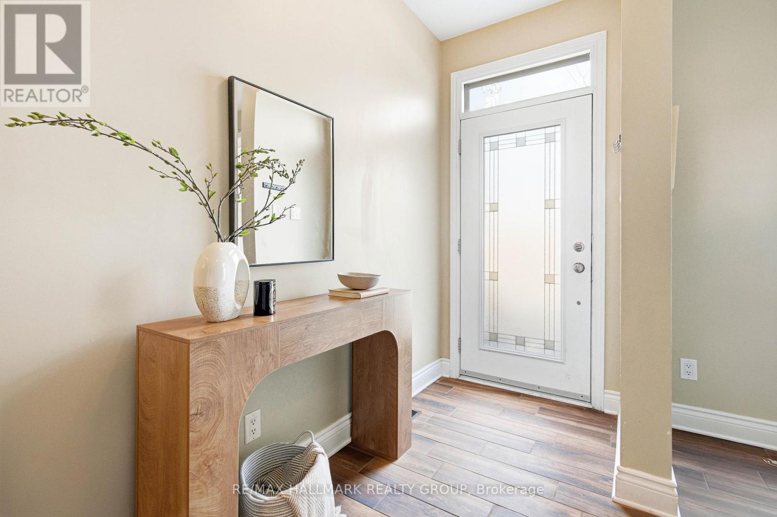 290 Cambridge Street N, Ottawa, Ontario  K1R 0B4 - Photo 2 - X12979266