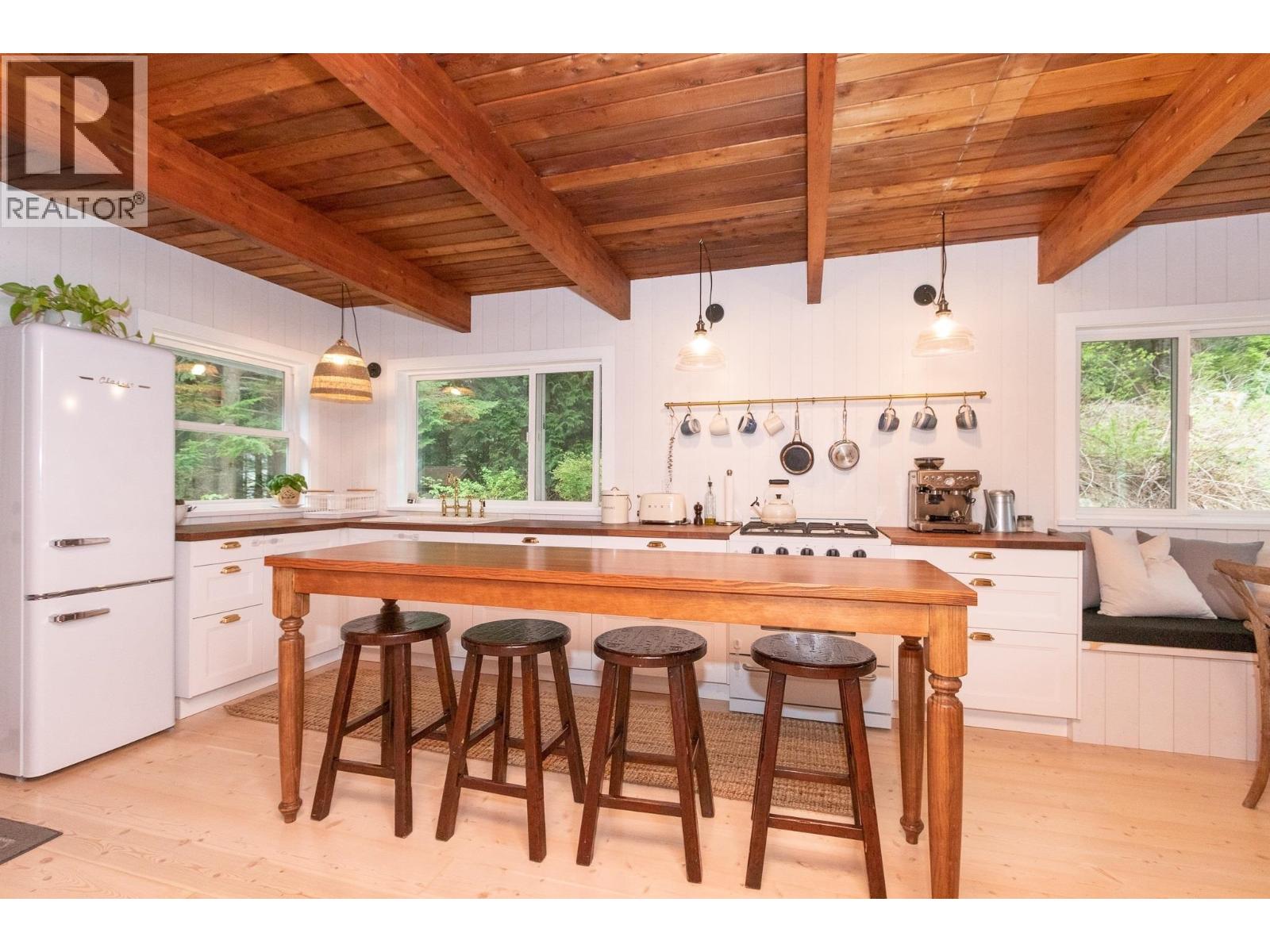 2937 Panorama Drive, North Vancouver, British Columbia  V7G 2A4 - Photo 9 - R3108653