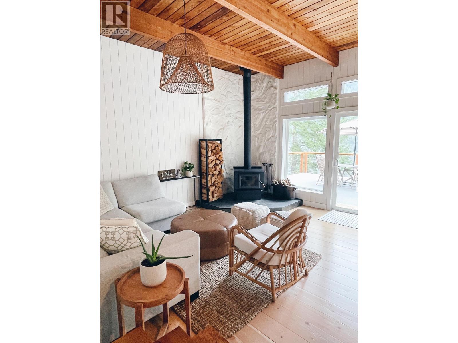 2937 Panorama Drive, North Vancouver, British Columbia  V7G 2A4 - Photo 5 - R3108653