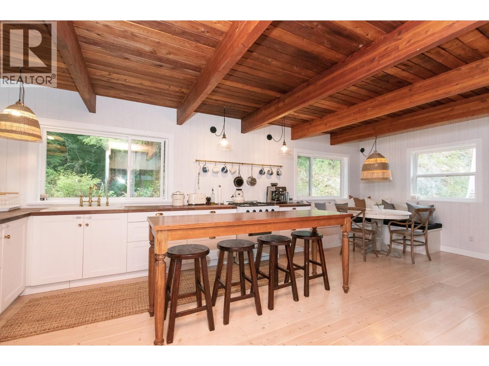 2937 Panorama Drive, North Vancouver, British Columbia  V7G 2A4 - Photo 7 - R3108653