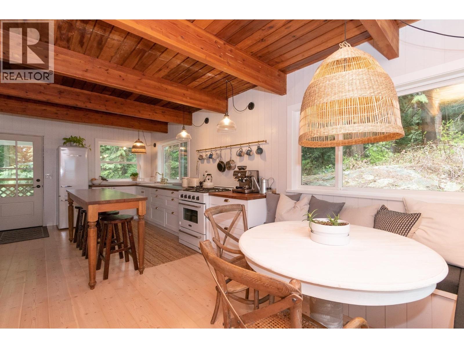 2937 Panorama Drive, North Vancouver, British Columbia  V7G 2A4 - Photo 10 - R3108653