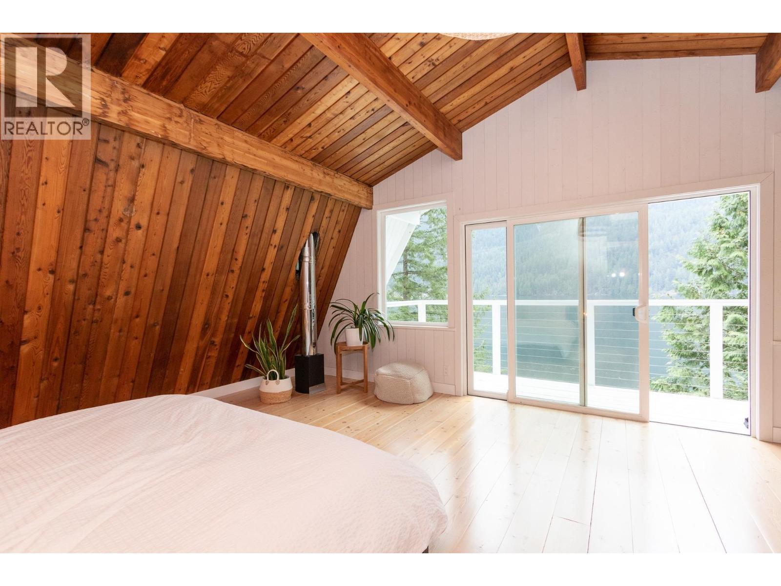 2937 Panorama Drive, North Vancouver, British Columbia  V7G 2A4 - Photo 11 - R3108653