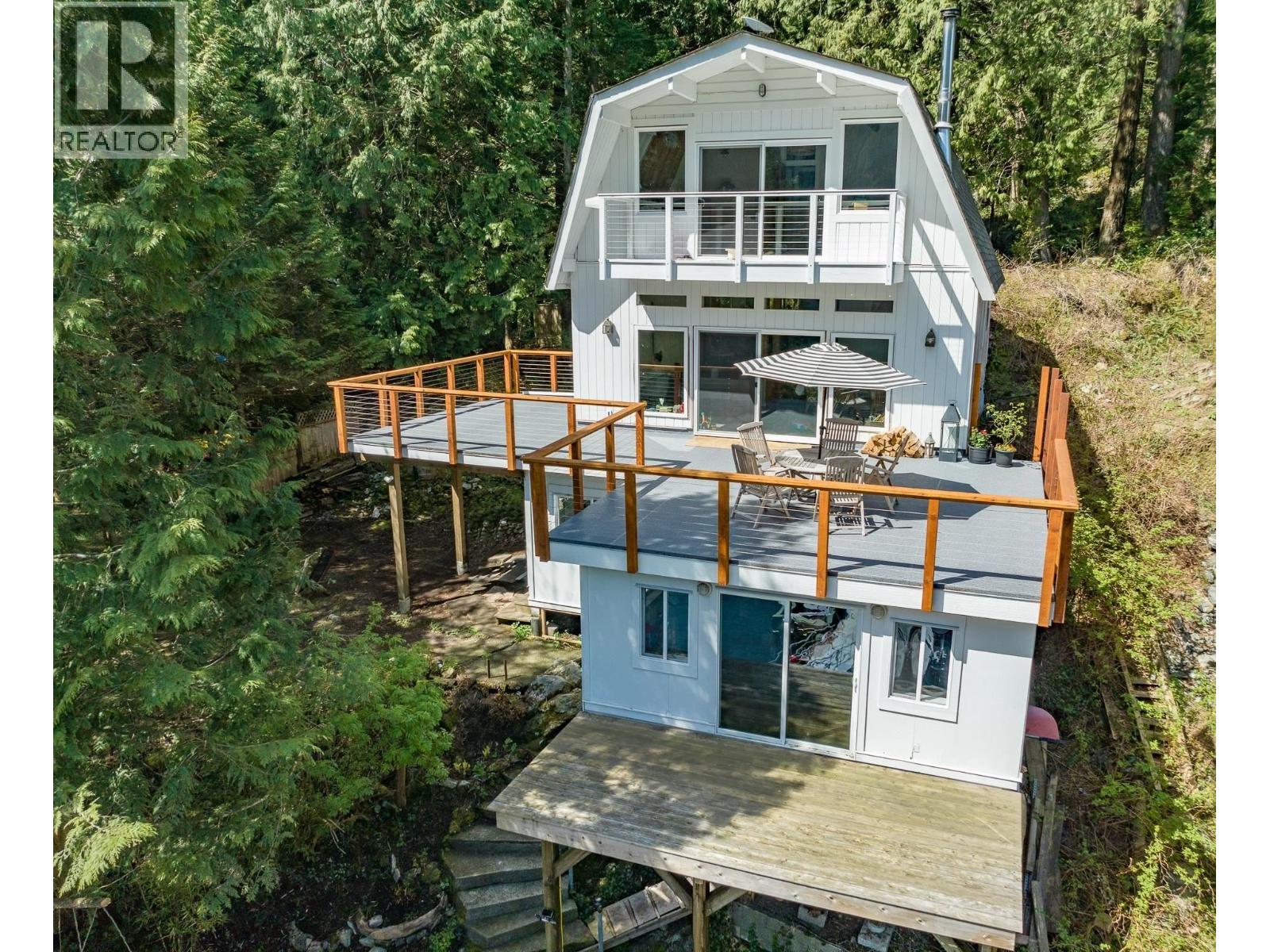 2937 Panorama Drive, North Vancouver, British Columbia  V7G 2A4 - Photo 2 - R3108653