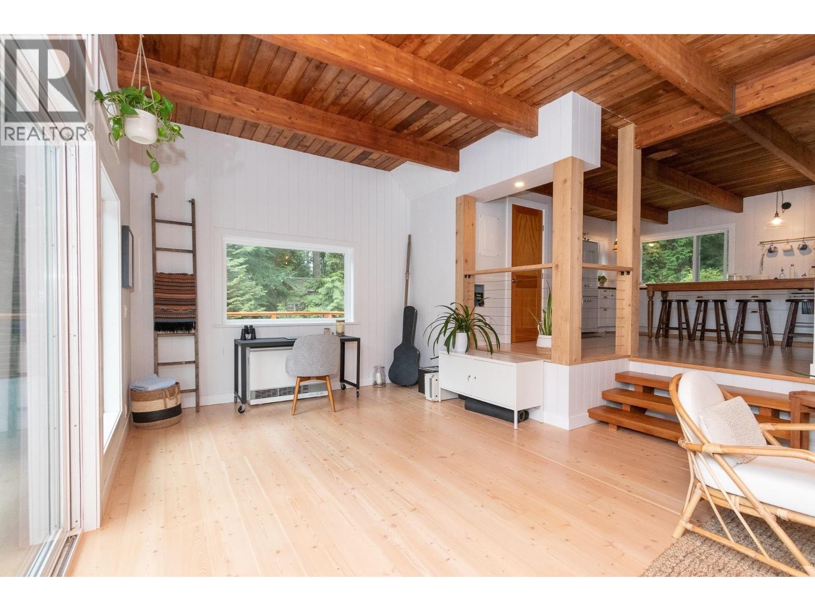 2937 Panorama Drive, North Vancouver, British Columbia  V7G 2A4 - Photo 4 - R3108653