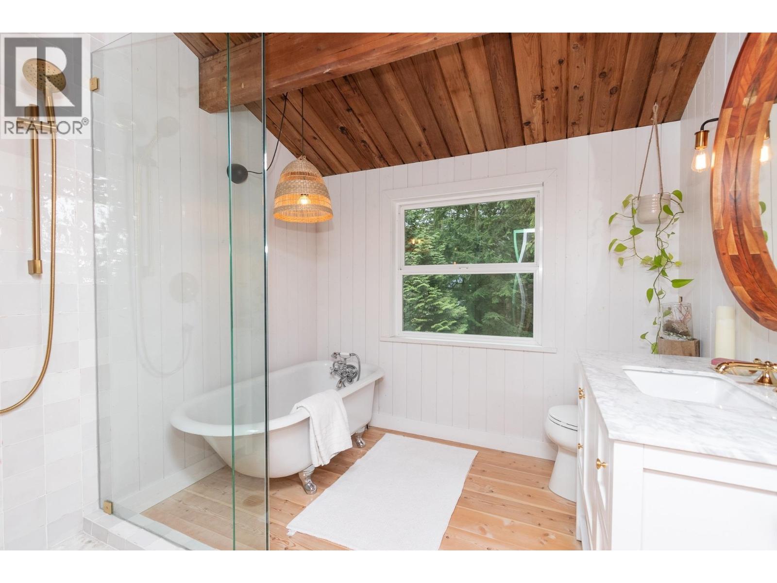 2937 Panorama Drive, North Vancouver, British Columbia  V7G 2A4 - Photo 14 - R3108653