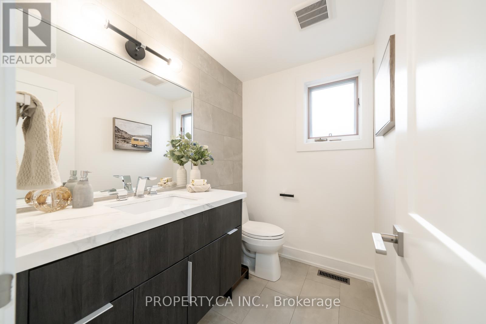 340 Lauder Avenue, Toronto, Ontario  M6E 3H8 - Photo 12 - C12979302