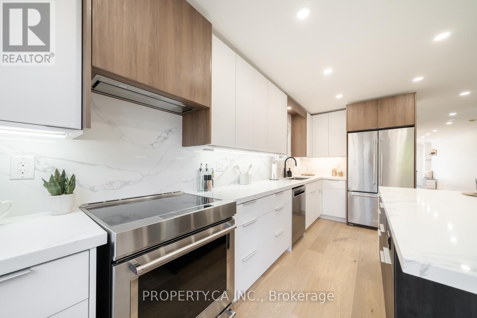 340 Lauder Avenue, Toronto, Ontario  M6E 3H8 - Photo 15 - C12979302