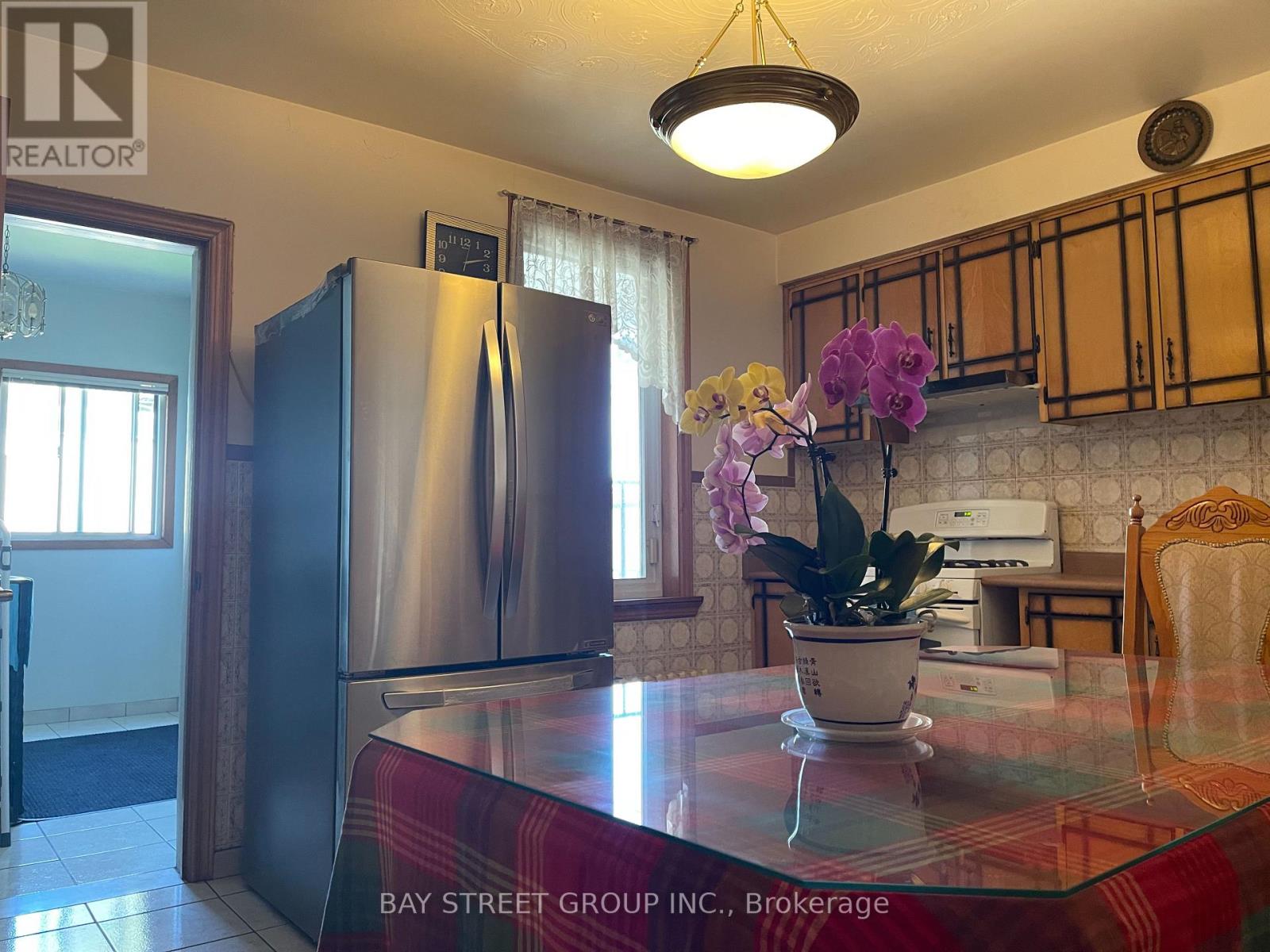 543 Crawford Street, Toronto, Ontario  M6G 3J9 - Photo 2 - C12979318