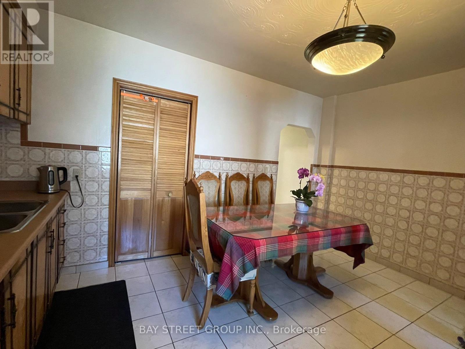 543 Crawford Street, Toronto, Ontario  M6G 3J9 - Photo 4 - C12979318